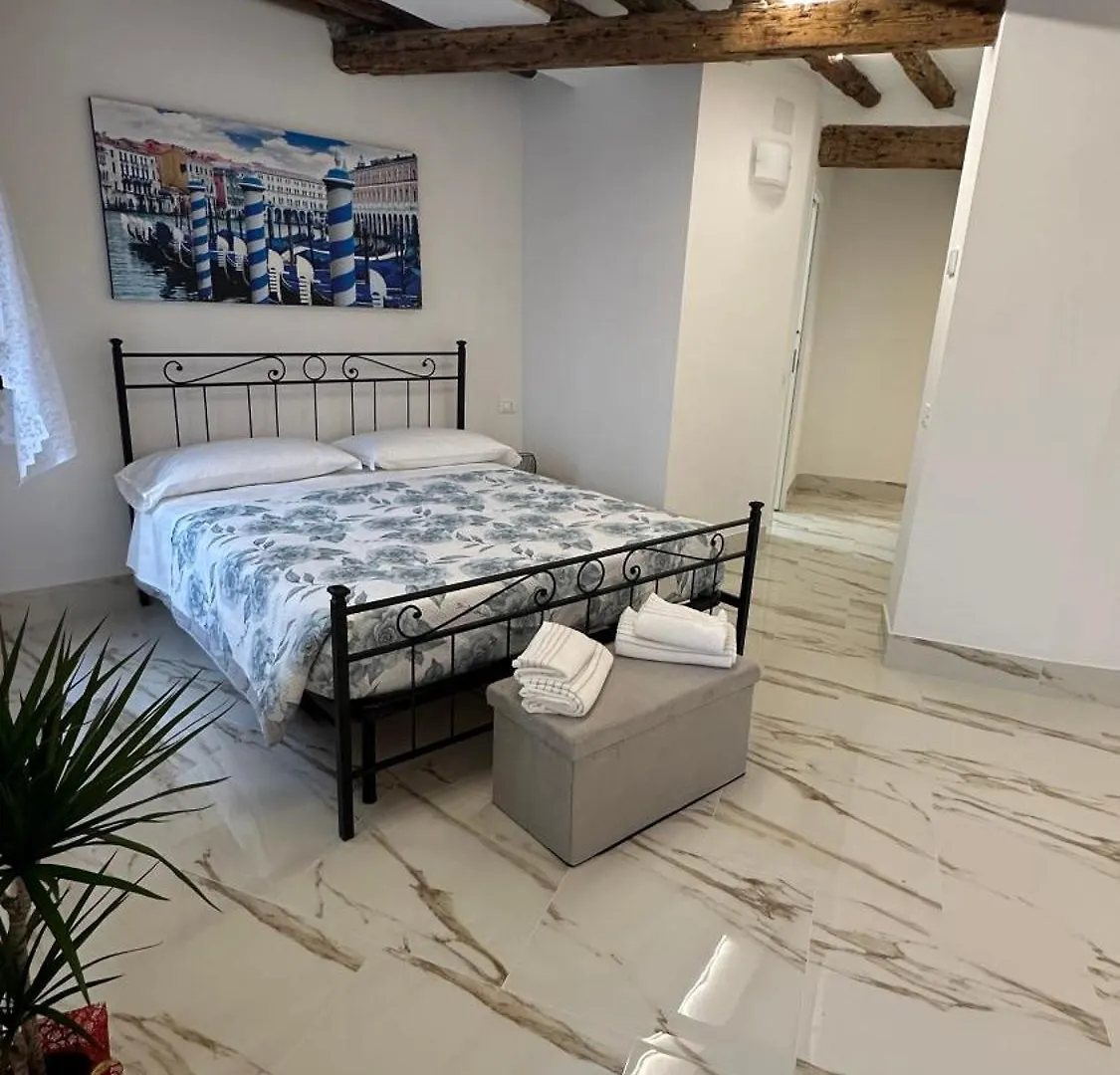 Ca Lucia Canal View Venice Apartment